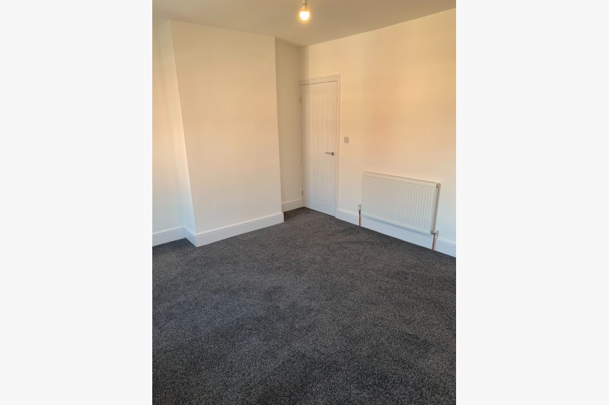 2 Bedroom Mid Terraced House - Bed12