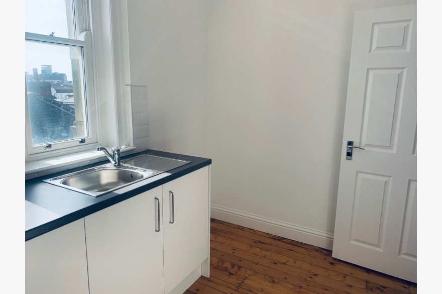 2 Bedroom Apartment Flat/apartment To Rent - Kitchen