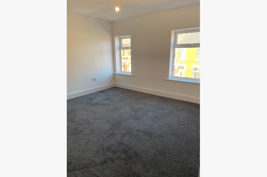 2 Bedroom Mid Terraced House - Bed11