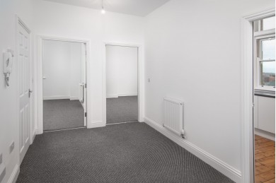 2 Bedroom Apartment Flat/apartment To Rent - Hallway