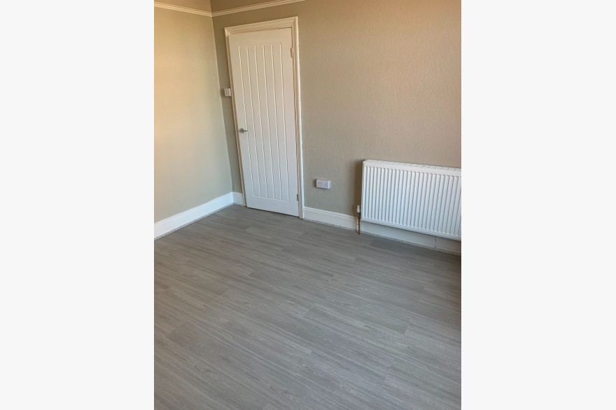 2 Bedroom Mid Terraced House - Lounge 2