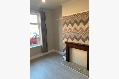 2 Bedroom Mid Terraced House - Lounge 1